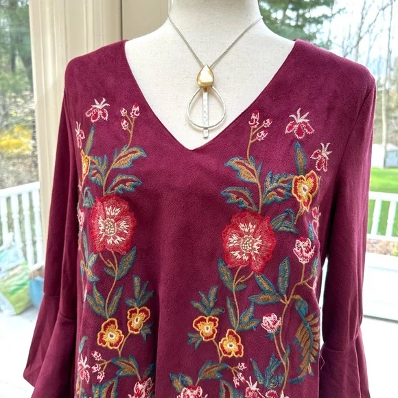 Altar’d State XS NWOT Bell Sleeve Swing Dress Embroidered Floral V-Neck Burgundy - Picture 5 of 11